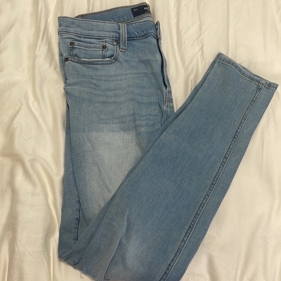 3/$40 Hollister skinny jeans tall - Picture 3 of 4